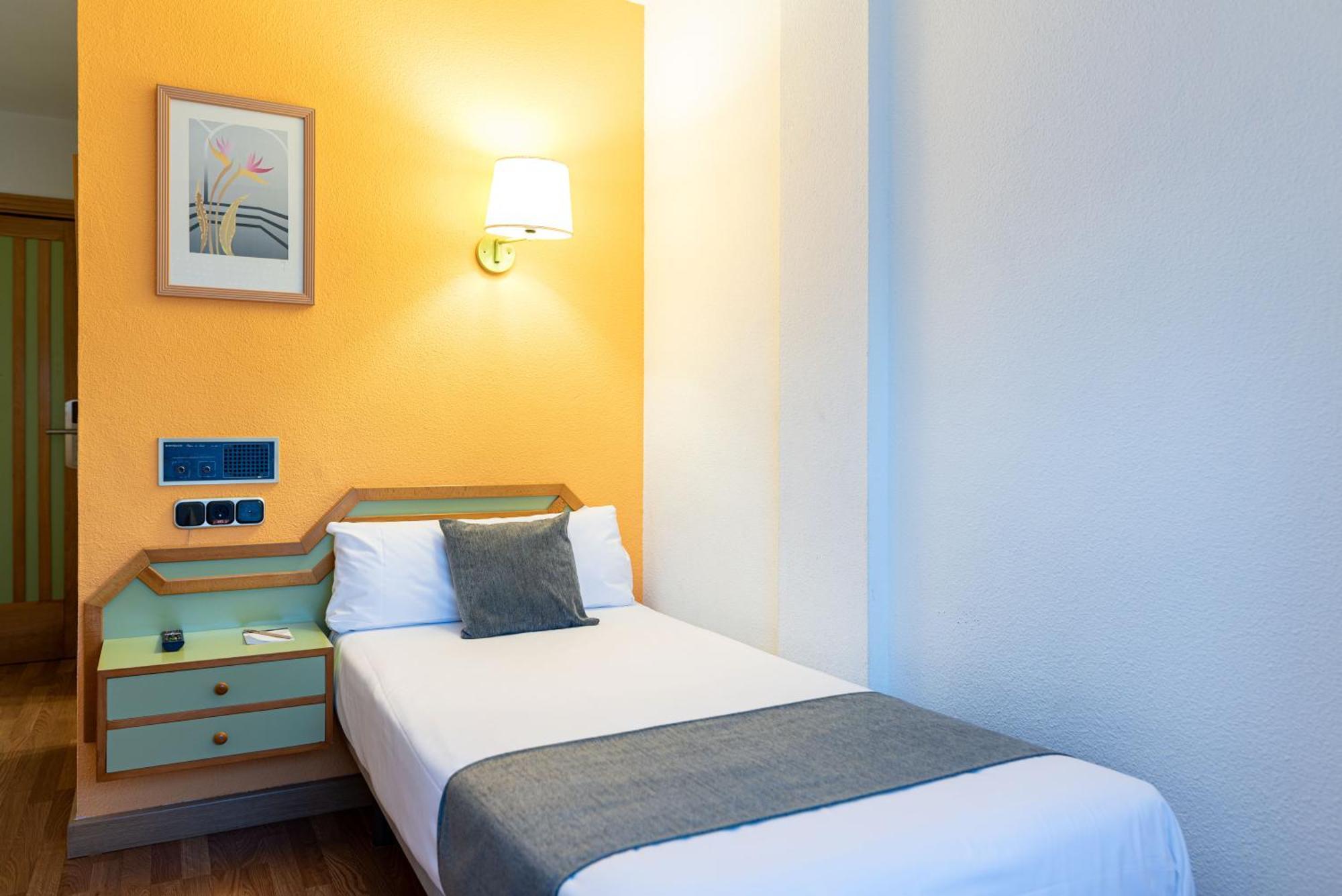 Hotel Torres Guijuelo Buitenkant foto