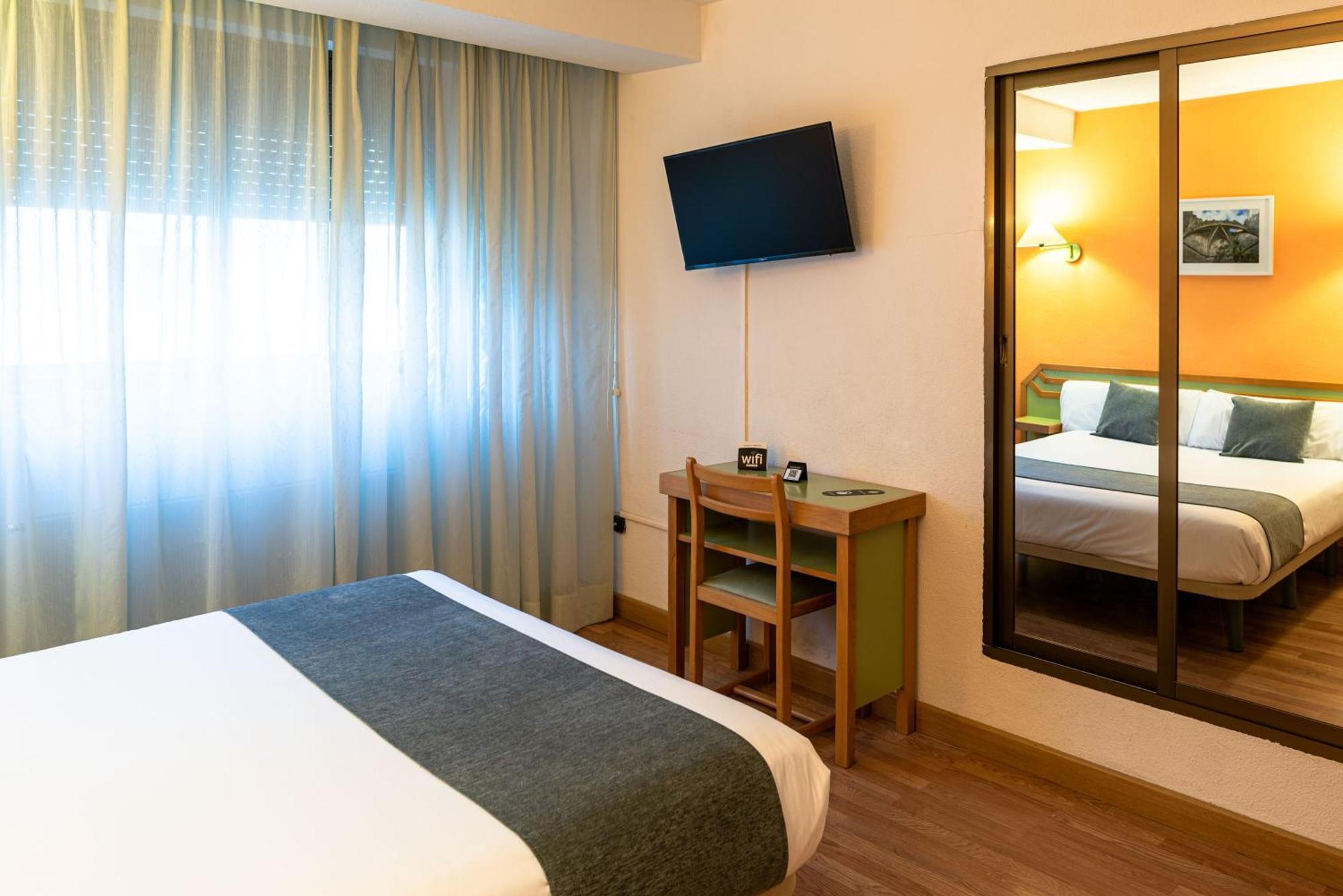 Hotel Torres Guijuelo Buitenkant foto