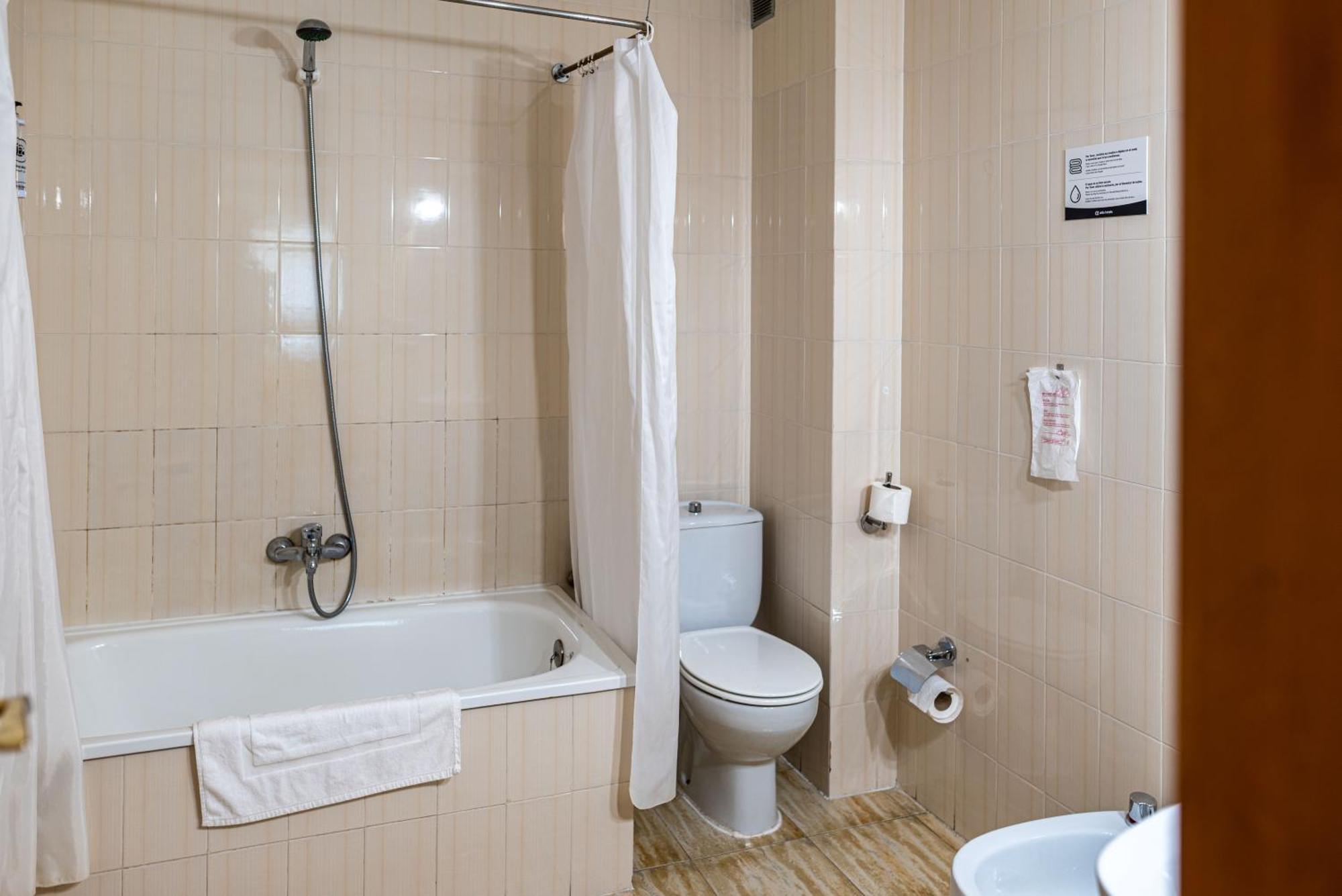 Hotel Torres Guijuelo Buitenkant foto
